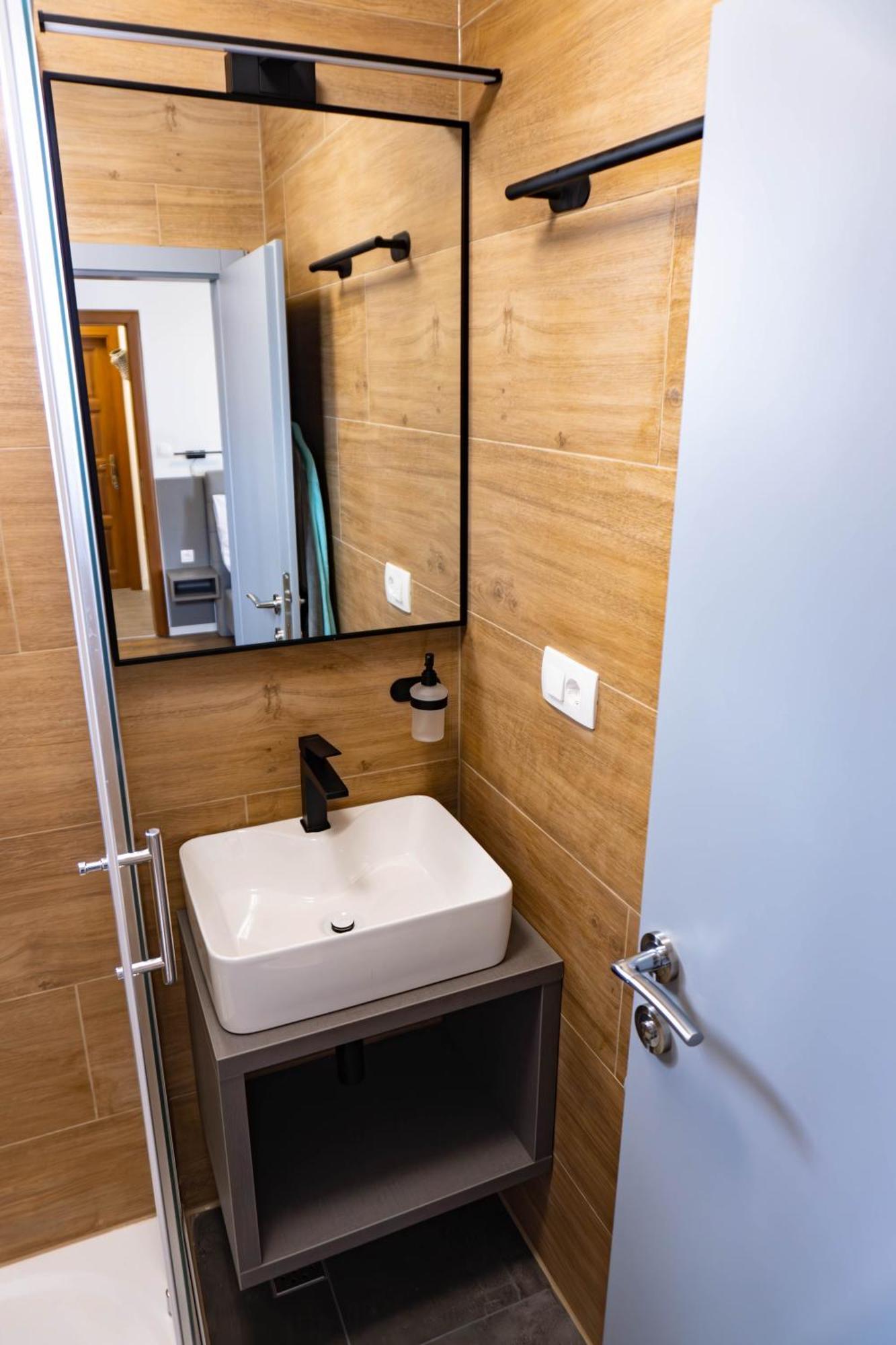 Apartments Dida Sime สตารีกราด-ปาเคลนีซา ภายนอก รูปภาพ